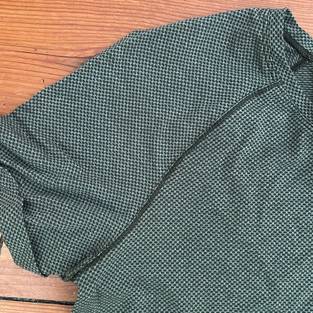 Lululemon Textured Workout Tee - Split Back - Siz… - image 2